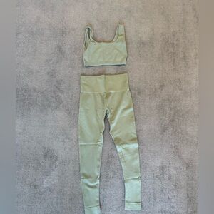 Set active leggings and sports bra set